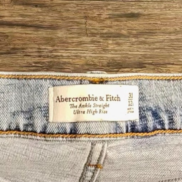 Abercrombie & Fitch Light Blue Straight Ultra High Rise 12 short Women's Jeans - Picture 5 of 7